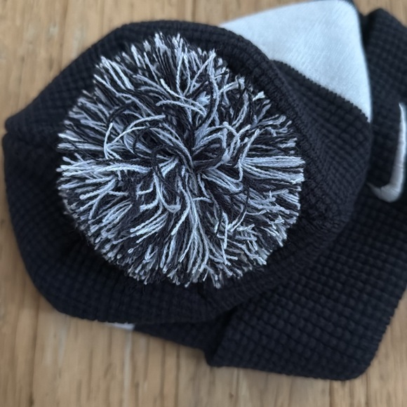 Nike Adult Unisex Beanie Pom Navy - Picture 5 of 9